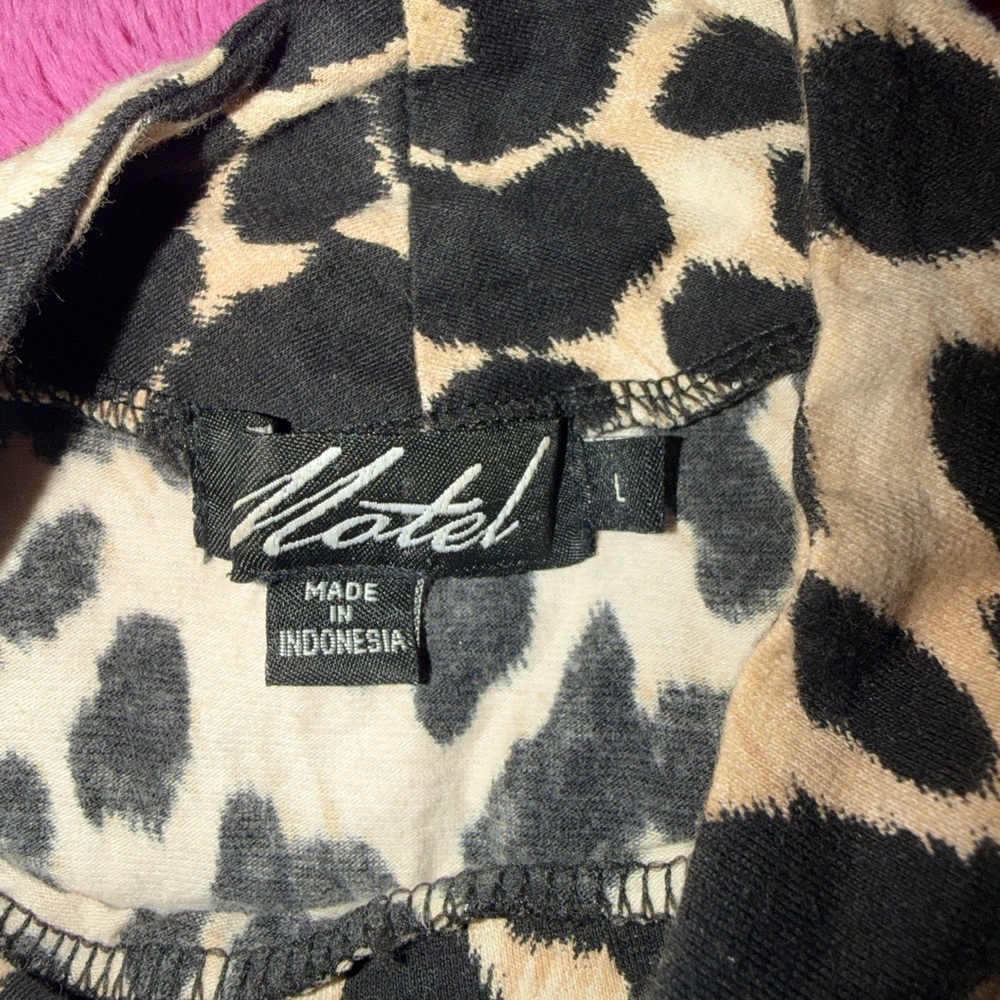 Animal Print Crop Top - Picture 4 of 4
